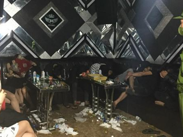 Pháp luật - 40 nam, nữ thanh niên vào quán karaoke đón Valentine với ma túy