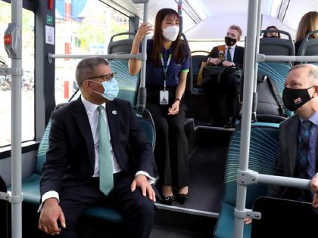 Tin tức trong ngày - Bộ trưởng Chính phủ Anh, Chủ tịch COP26 đi xe buýt điện tại Hà Nội