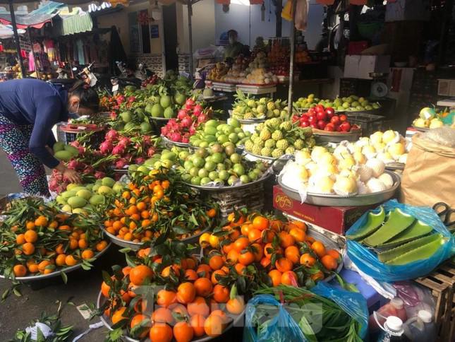 Trái cây về chợ phục vụ rằm