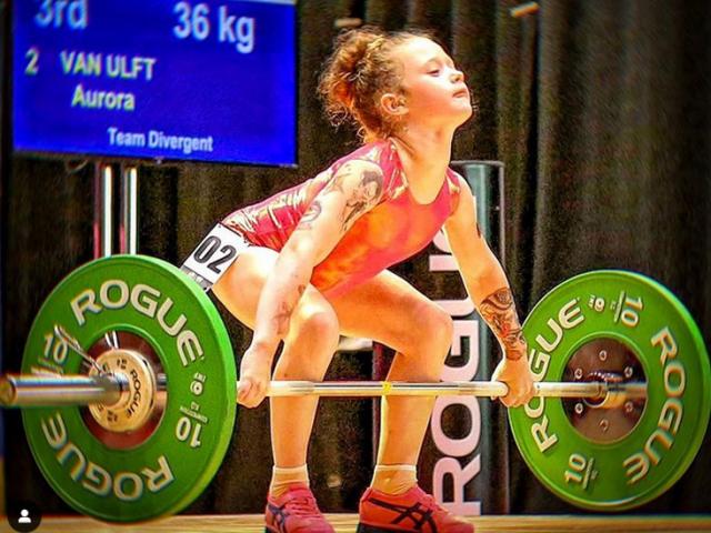 Thể thao - Nhóc 8 tuổi xăm mình ngổ ngáo, sức khỏe hơn người nâng được tạ 90kg