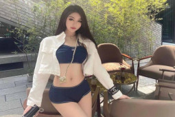 Thời trang - Cô gái nổi bật nhất quán cafe nhờ mặc tôn đường cong nữ tính