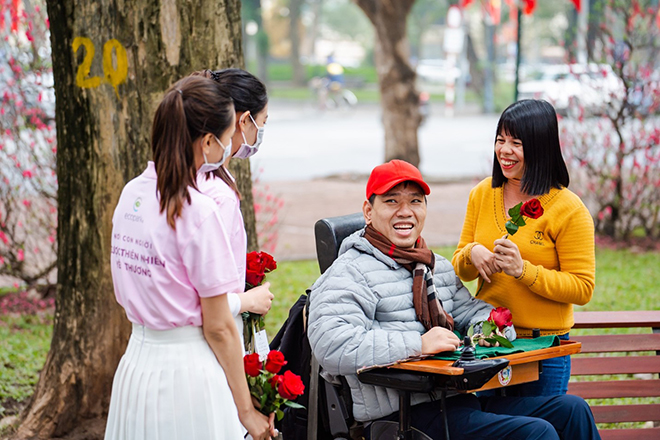 Ecopark mang cả rừng hoa vào Hà Nội, tặng hàng chục nghìn người trong ngày lễ tình yêu - 8