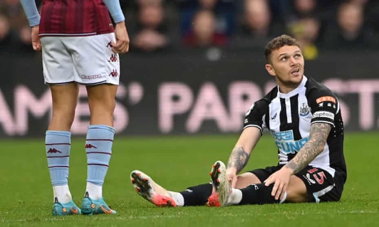 Tin mới nhất bóng đá tối 14/2: Tân binh Newcastle chấn thương nặng sau khi lập siêu phẩm - 1
