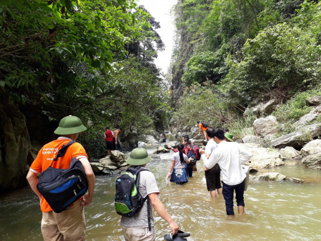 Vẻ đẹp hoang sơ cùng những giai thoại kỳ bí ngày càng thu hút đông khách tới thăm quan