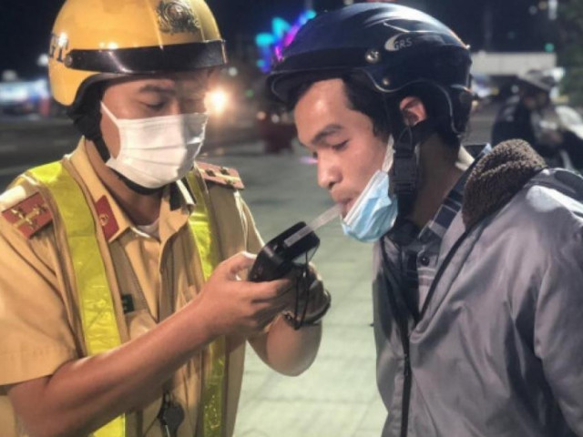 Tin tức trong ngày - Nhiều tài xế ở Quy Nhơn bị "sờ gáy" trong tối Valentine vì... nồng độ cồn