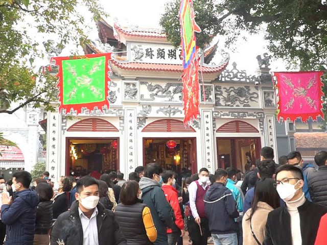 Video - Hà Nội: Phủ Tây Hồ tấp nập ngày rằm tháng Giêng