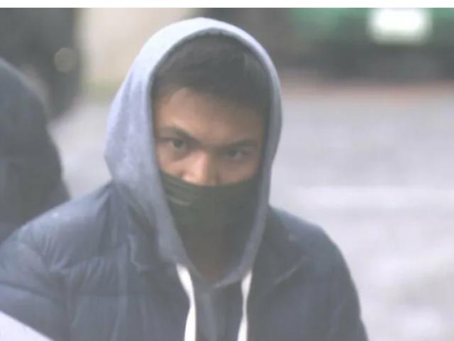 Pháp luật - Ngủ gục giữa đường vì say, cô gái bị 4 công nhân giở trò đồi bại ở công viên