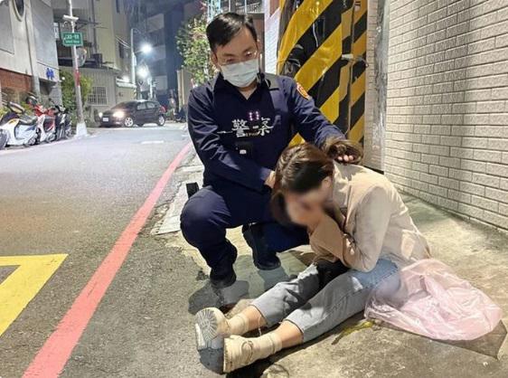 Bị bạn trai đá ngay trước ngày Valentine, cô gái có hành động khiến cảnh sát phải giúp đỡ - 1