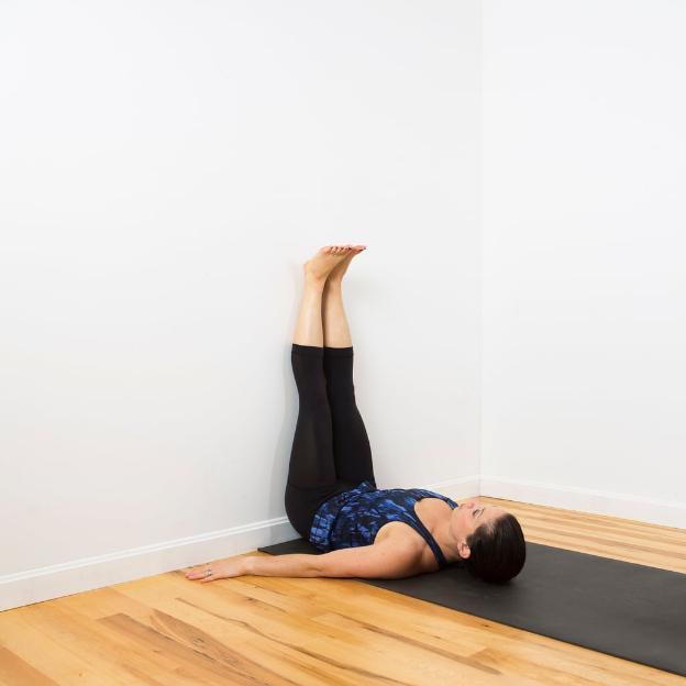 3 bài tập yoga giúp phụ nữ công sở chỉnh vóc dáng - 3