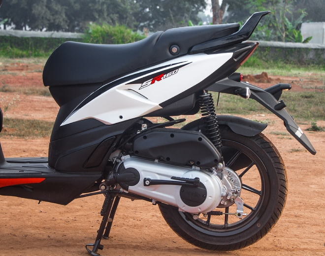 2022 Aprilia SR160 nhìn “nghịch tướng”, sánh cạnh Honda Vario 160 - 5