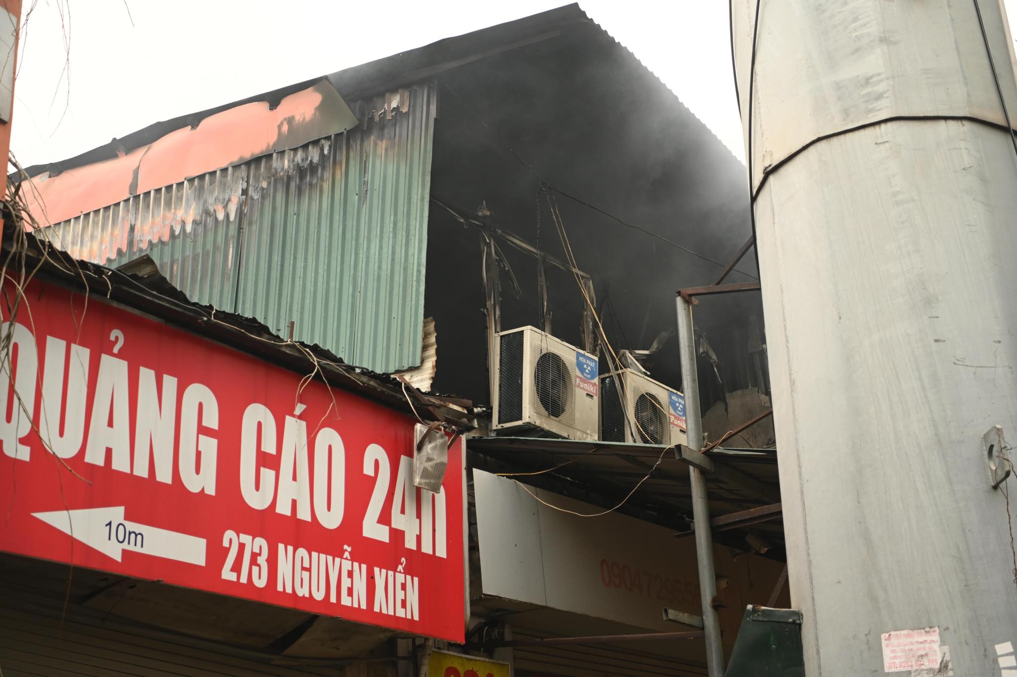 Vụ cháy khiến nhiều người hoảng sợ.