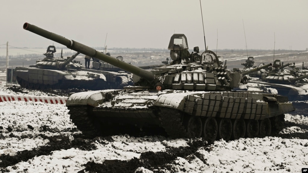 Xe tăng Nga tham gia tập trận quân sự.