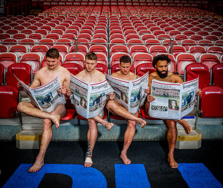 Đọc báo tập thể