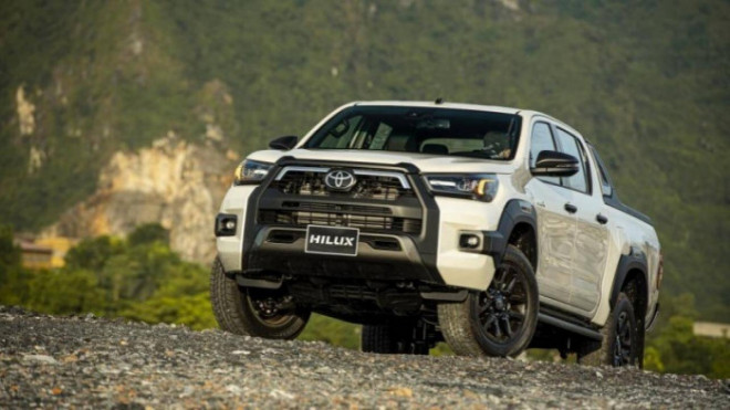 Mitsubishi Triton cạnh tranh quyết liệt Ford Ranger - 3