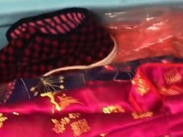 Bạn trẻ - Cuộc sống - Người đàn ông mở chiếc vali của bà nội quá cố, khóc như mưa khi thấy thứ bên trong