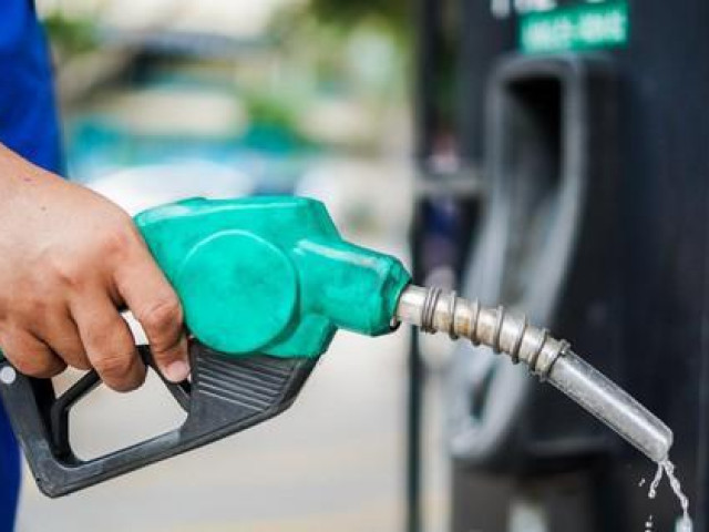 Ô tô - Đổ xăng ra sao để tiết kiệm tiền khi giá nhiên liệu cao kỷ lục?