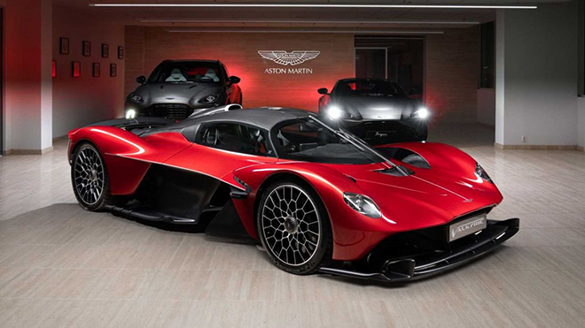 Cận cảnh siêu xe hypercar Aston Martin Valkyrie đầu tiên tại đại lý, giá hơn 69 tỷ đồng - 4