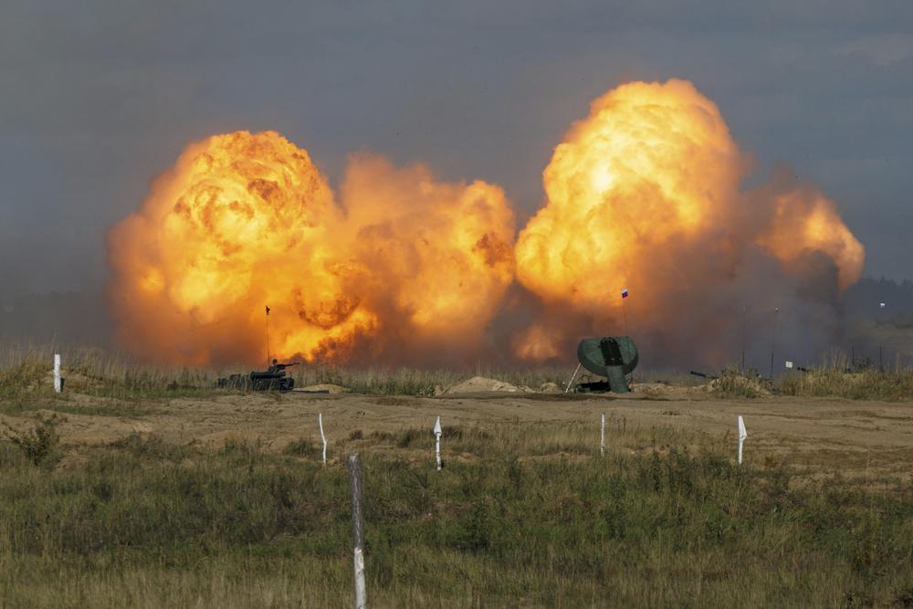 Tiếng súng hiếm khi im lặng ở Donetsk và Lugansk – 2 tỉnh tuyên bố ly khai khỏi Ukraine (ảnh: AP)