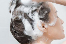 Sức khỏe đời sống - 5 điều nhất định phải làm đúng khi gội đầu để hạn chế tối đa rụng tóc