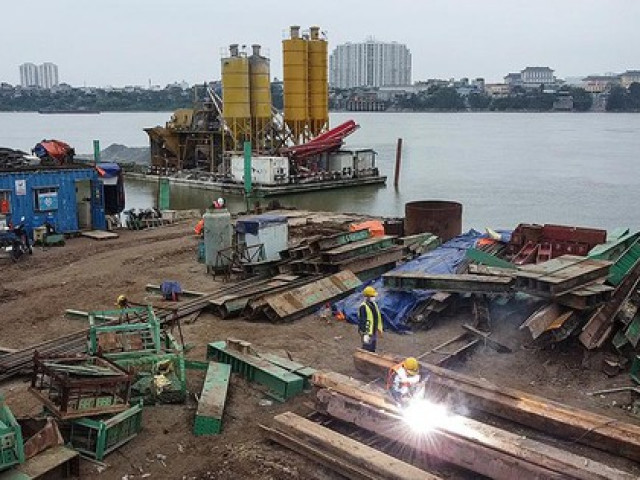 Tin tức trong ngày - Hàng trăm công nhân hối hả trên đại công trường 2.500 tỷ đồng ở Hà Nội