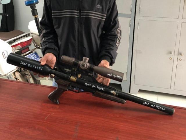 Tin tức trong ngày - Đang làm vườn, người phụ nữ bị đạn súng bắn chim ghim vào bụng