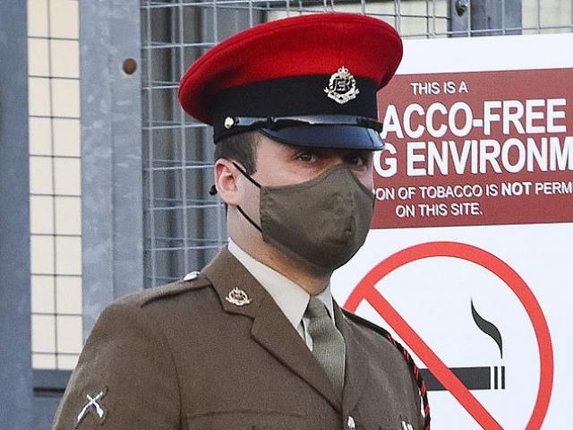 Thế giới - Khoe "của quý" với nữ binh sĩ, sĩ quan quân đội Anh bị trừng phạt