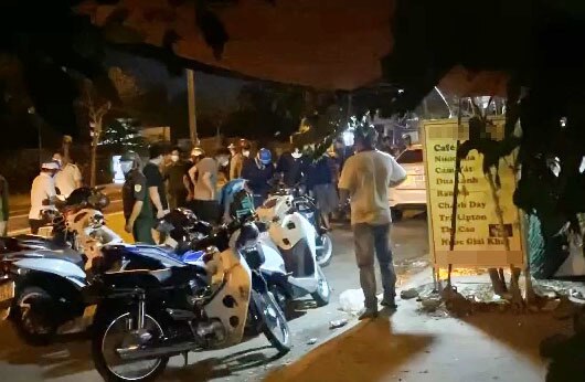 Hiện trường vụ nã đạn vào ô tô của ông Phan Văn Ba.