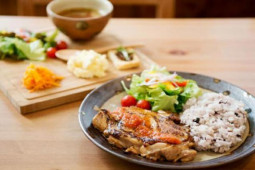 Ẩm thực - Chế độ ăn đặc biệt giúp người dân hòn đảo này ở Nhật Bản có tuổi thọ cao nhất thế giới