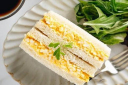 Ẩm thực - Người Nhật rất thích làm bánh mì kiểu này vào buổi sáng vì hội tụ đủ combo “ngon, rẻ, đẹp”