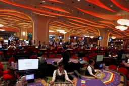 Kinh doanh - Casino thí điểm cho người Việt vào chơi: 3 năm lỗ hơn 2.700 tỷ đồng