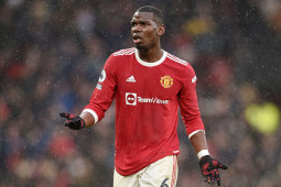 Báo Anh rộ tin Pogba có thể "phản bội" MU, gia nhập Man City gây choáng