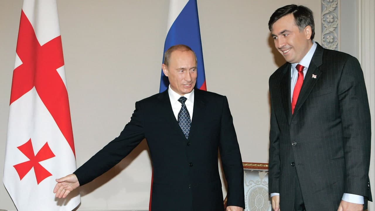 Ông Mikhail Saakashvili khi còn là Tổng thống Gruzia từng gặp mặt&nbsp;Tổng thống Nga Putin (ảnh: Reuters)