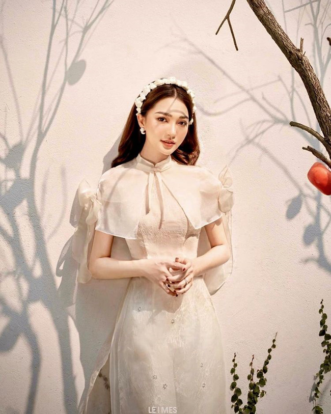 Cô nàng thường đăng tải&nbsp;những khoảnh khắc đời thường kèm theo dòng chia sẻ vui vẻ, lạc quan.&nbsp;

