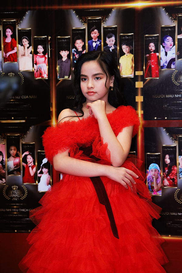 Thanh Nhi được nhiều người nhận xét có nét đẹp giống ca sỹ Hồ Ngọc Hà