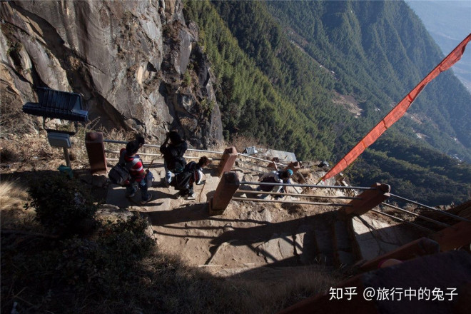 Một trong mười siêu đền lớn nhất thế giới: Đền Hang Hổ - ngôi đền linh thiêng trên vách đá ở Bhutan - 3