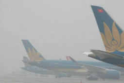 Tin tức trong ngày - Sương mù dày đặc tại miền Bắc, hàng chục chuyến bay không thể hạ cánh