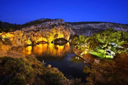 Du lịch - Không chỉ là một kỳ quan của Hy Lạp, hồ nước này còn ẩn chứa điều kỳ diệu