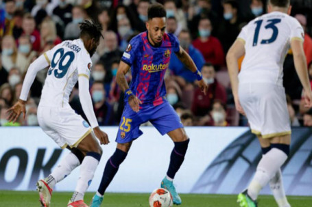Kết quả bóng đá Barcelona - Napoli: Hàng thủ "mơ ngủ", penalty tranh cãi cứu rỗi (Europa League)