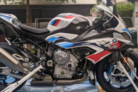 Siêu phẩm mô tô BMW M 1000 RR về Việt Nam, giá từ 1,4 tỷ đồng