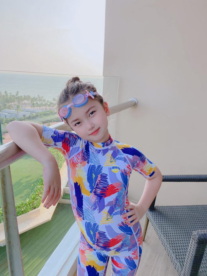 Nguyễn Kim Bảo Ngọc với trang phục đồ bơi cá tính