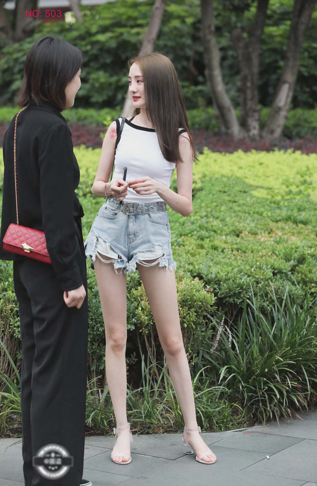 Cách mix đồ tối giản giúp người đẹp ghi điểm vì sự chỉn chu, thanh lịch.