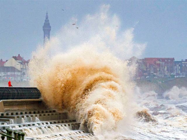 Bóng đá - Tin mới nhất bóng đá tối 18/2: Bão Eunice ảnh hưởng đến bóng đá châu Âu