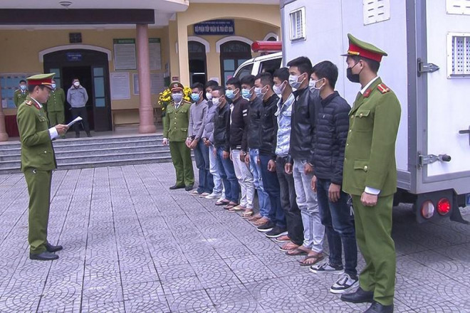 9 thanh niên bị khởi tố về hành vi cố ý gây thương tích. Ảnh: C.Q