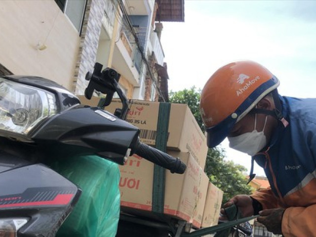 Thị trường - Tiêu dùng - Hệ lụy tăng giá xăng dầu: 'Bão giá' hoành hành