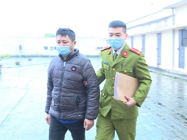 Pháp luật - Nhớ mâu thuẫn hơn nửa năm trước, 9X mang dầu hoả đốt ô tô của hàng xóm