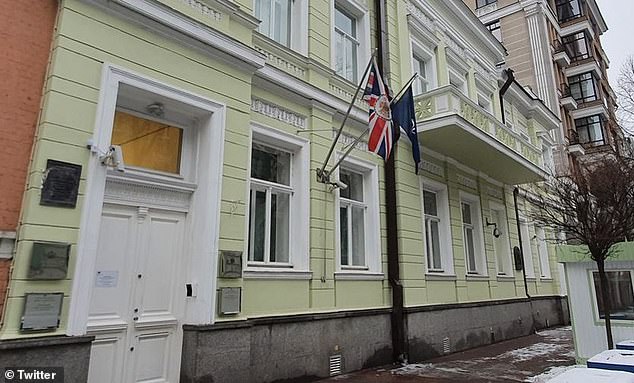Anh dời đại sứ quán khỏi thủ đô Kiev, Ukraine, do lo ngại xung đột.