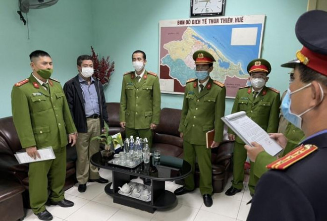 Cơ quan chức năng khởi tố, bắt tạm giam đối với ông Hoàng Văn Đức, Giám đốc CDC Thừa Thiên Huế
