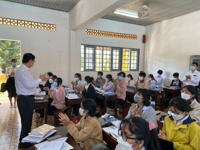 Lãnh đạo Sở Giáo dục và Đào tạo tỉnh Đắk Lắk kiểm tra công tác phòng chống dịch