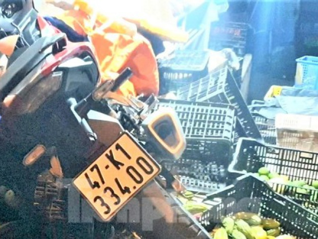 Tin tức trong ngày - Lao vào sạp rau củ, 2 thanh niên tử vong