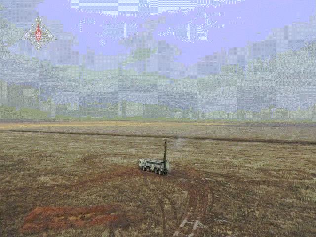 Thế giới - Video: Loạt khí tài Nga khoe sức mạnh trong tập trận hạt nhân, 100% trúng đích